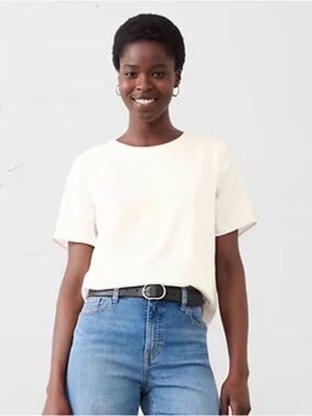 Short Sleeve Classic Crew Neck Top in Cream